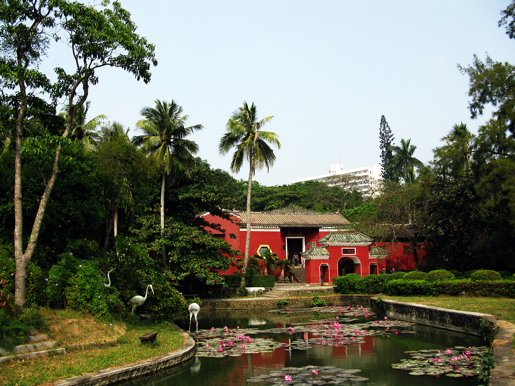 Flickr/Yolande Geyer A gorgeous garden before Wugong Temple.